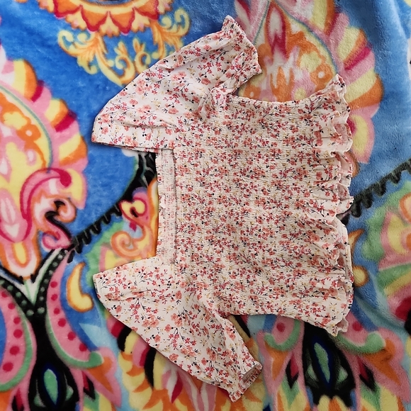 💥SALE💥 Lily Loves elasticised 2 piece frill and floral set. - Picture 2 of 12